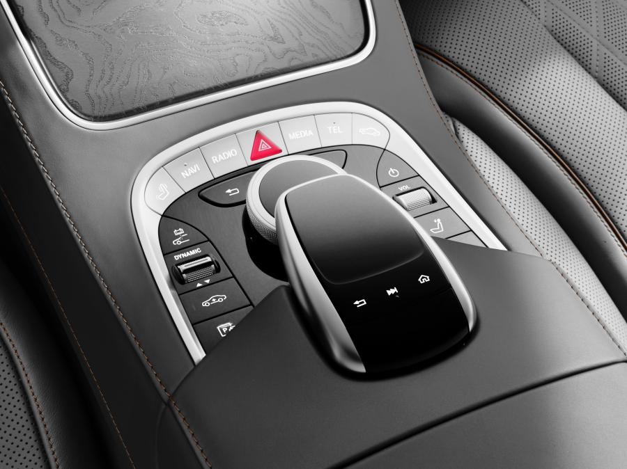 Детали интерьера Mercedes-Benz S350 Lang AMG Line 2017 года  (WW) (фото 18 из 18)